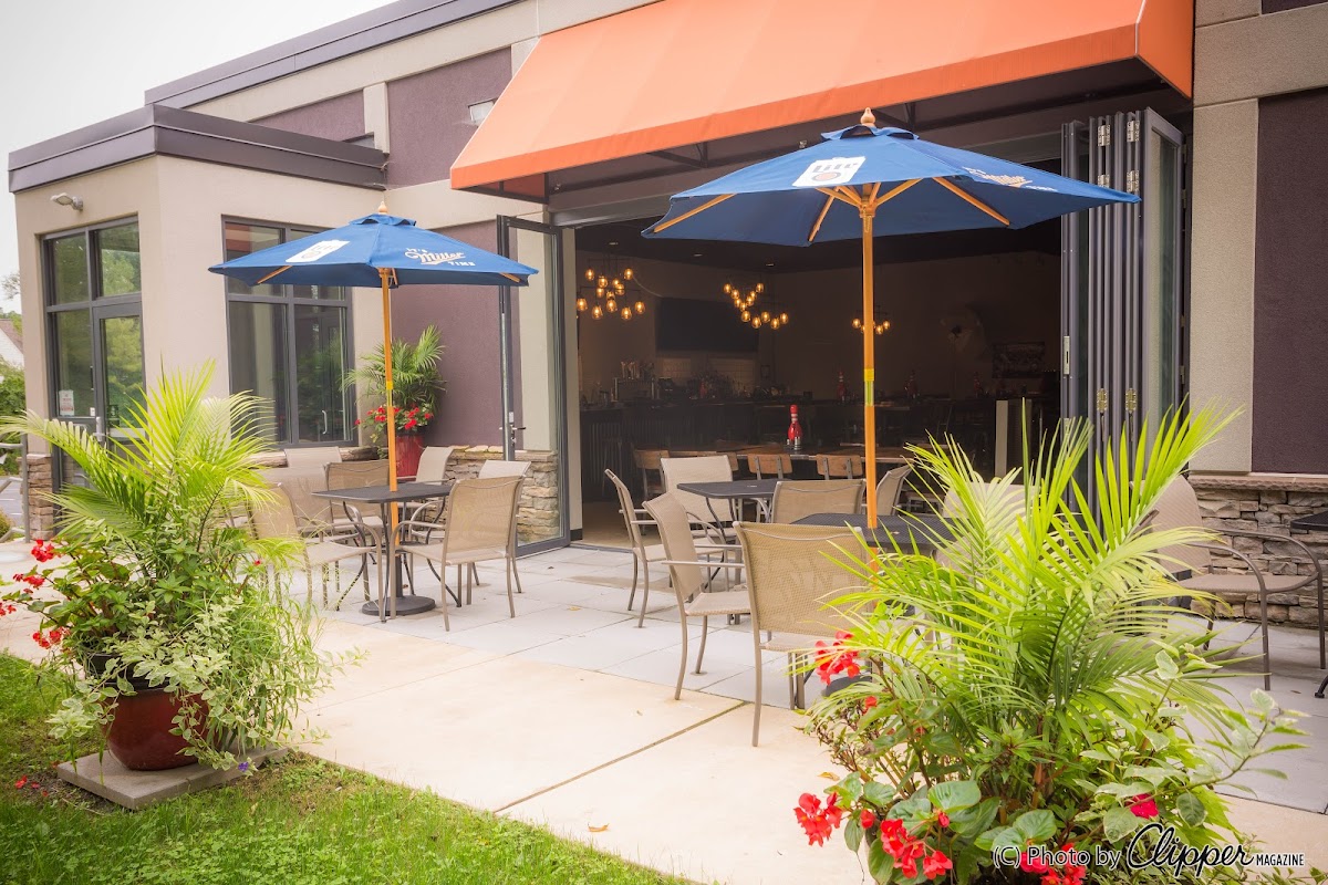 Red Pin Bar & Grill Photos 2